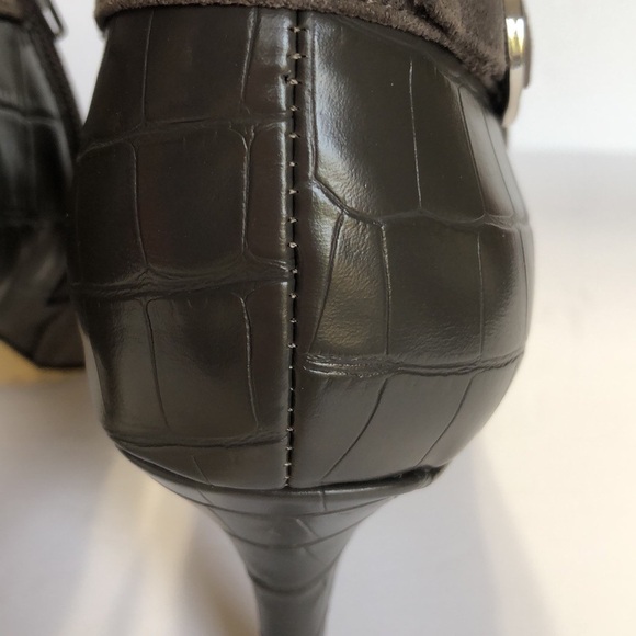 Bella Vita Esther Gray Pointed Toe Side Zip Top Suede Ankle Boots size 10W - Picture 10 of 14